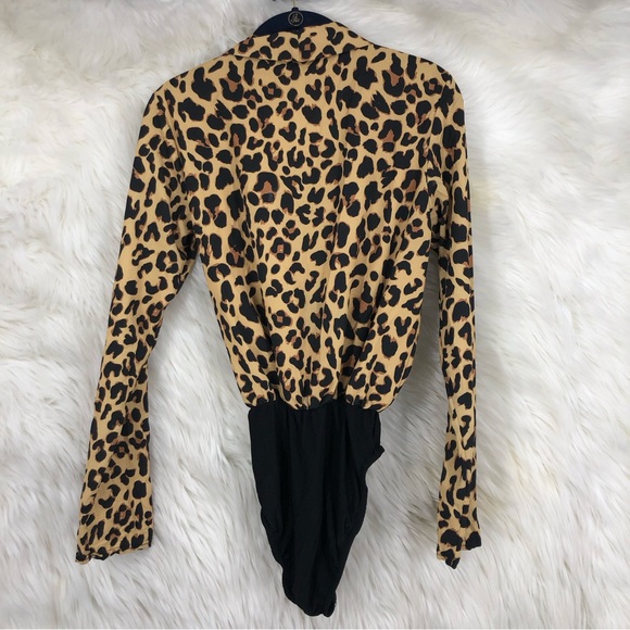 BooHoo Leopard Print Bodysuit, Mock Wrap Front, Full Panty Bottom Snaps SZ 6 - Picture 2 of 5